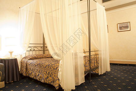 albergue房间的床图片