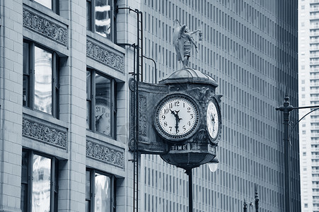 芝加哥市中心街景旧时钟和摩天大楼都图片