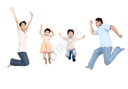 快乐的亚洲家庭一起跳图片