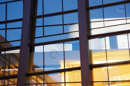 现代城市办公中心玻璃建筑背图片