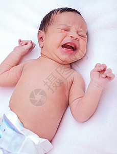 可爱的新生婴儿哭闹图片