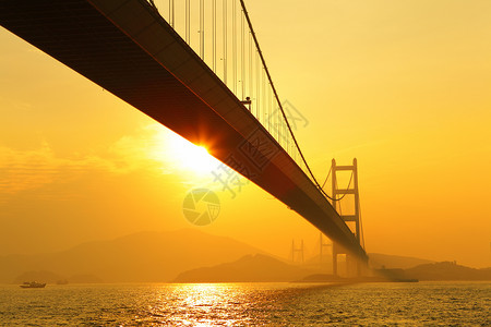 夕阳下的青马桥图片