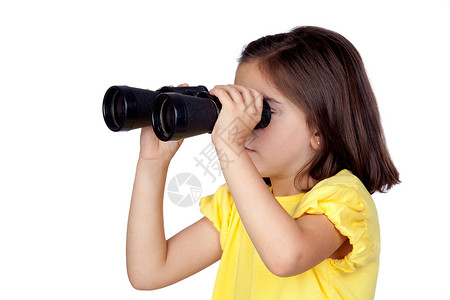 布莱奈特小女孩透过双筒望远镜寻找孤立在白图片