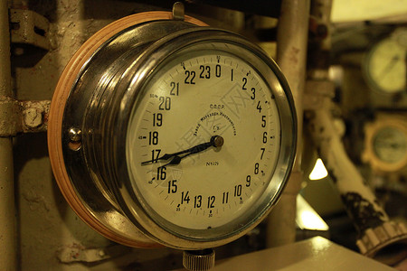 潜艇上的航海计时器图片