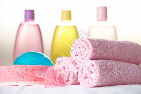 橄榄洗发水本底毛巾中的肥皂海绵图片