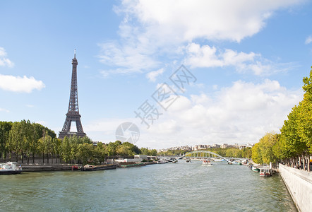 塞纳河经过法国巴黎埃菲尔图片