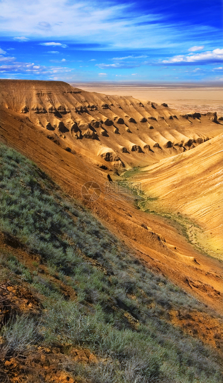 哈萨克斯坦峡谷高原乌斯秋尔特Ustyurt的干坡图片