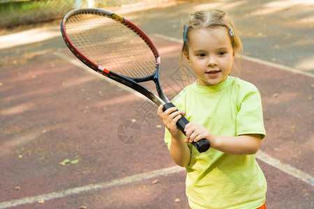 玩网球的好女孩手图片