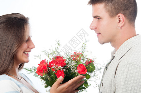 男人给他的女朋友送花束图片