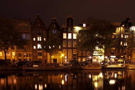 荷兰的阿姆斯特丹市风景晚上从荷图片