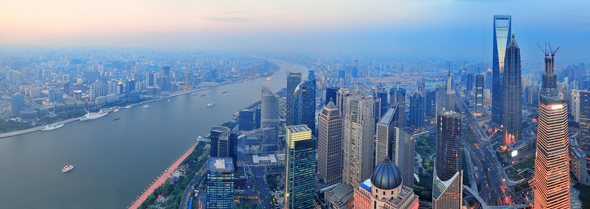 上海鸟瞰图与城市建筑和日落全景图片