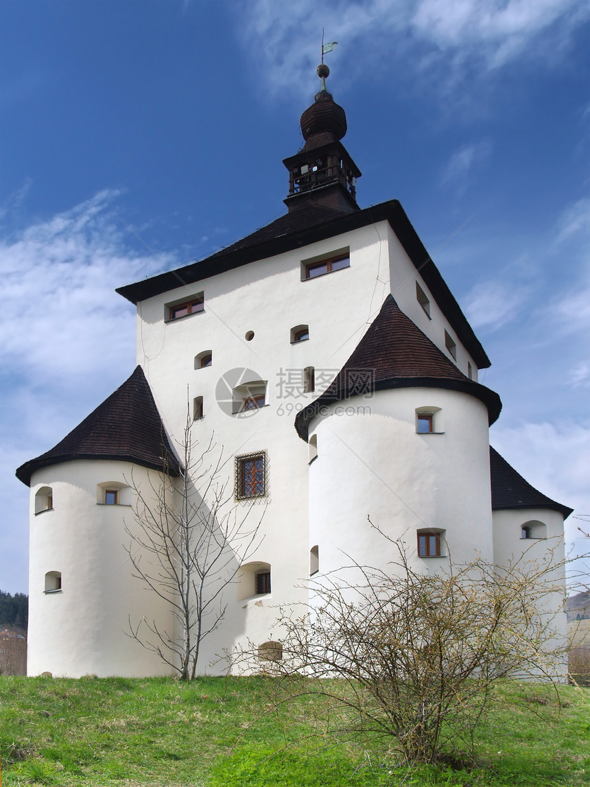 新城堡NovyZamok是一座六层楼的文艺复兴时期建筑图片