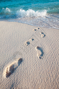 在加勒比海滩上的脚步图片