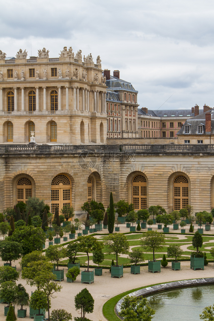 法国巴黎附近的凡尔赛宫殿美丽的花园图片
