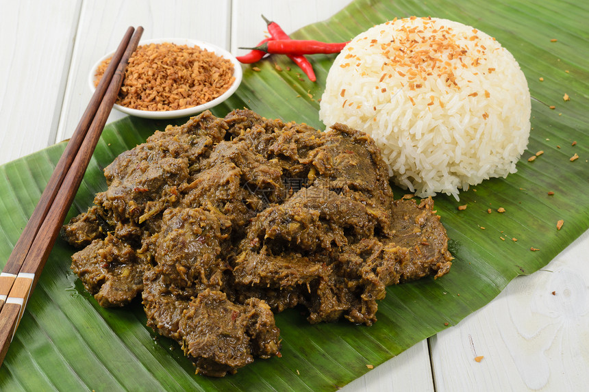 RendangStickyRice马来西亚印度尼西亚辣味干牛肉炖菜图片
