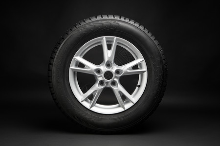 带铝合金轮毂的汽车轮胎图片