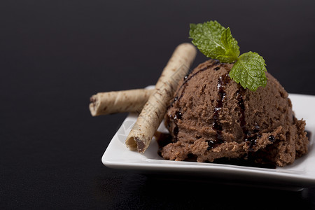 巧克力冰淇淋服务图片