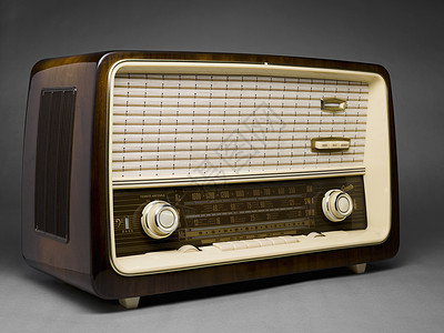 全长图像中的旧收音机背景图片
