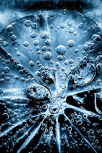 冷蓝色艺术风格的冰冻水背景图片