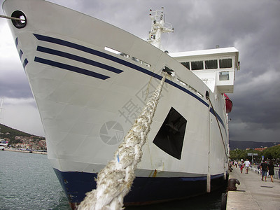 克罗地亚大型渡船停泊在图片
