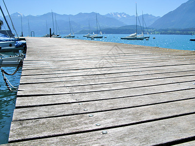 木环码头对通湖和阿尔卑斯湖的Woode背景图片