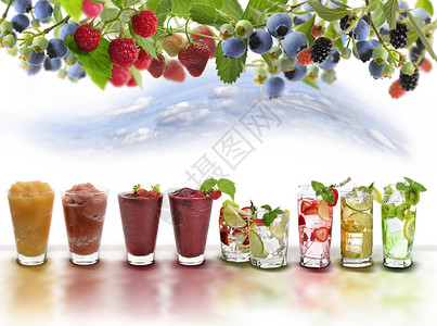 杯五颜六色的水果饮料图片