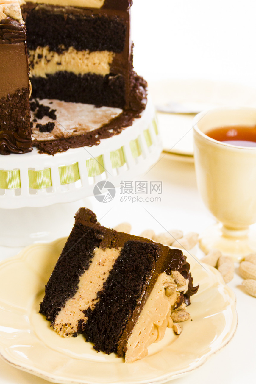 花生酱慕斯蛋糕有两层巧克力蛋糕图片