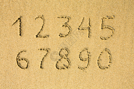 在沙滩上写的数字背景图片