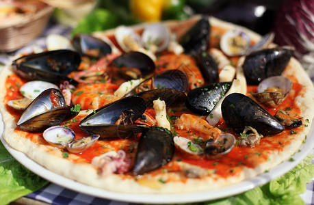 海鲜意大利披萨配贻贝图片