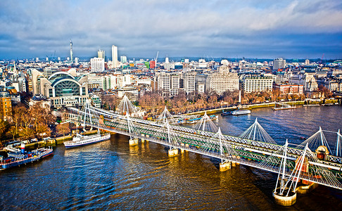 伦敦泰晤士河上的亨格福德桥图片