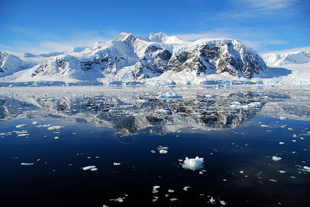 与浮冰的南极景观图片