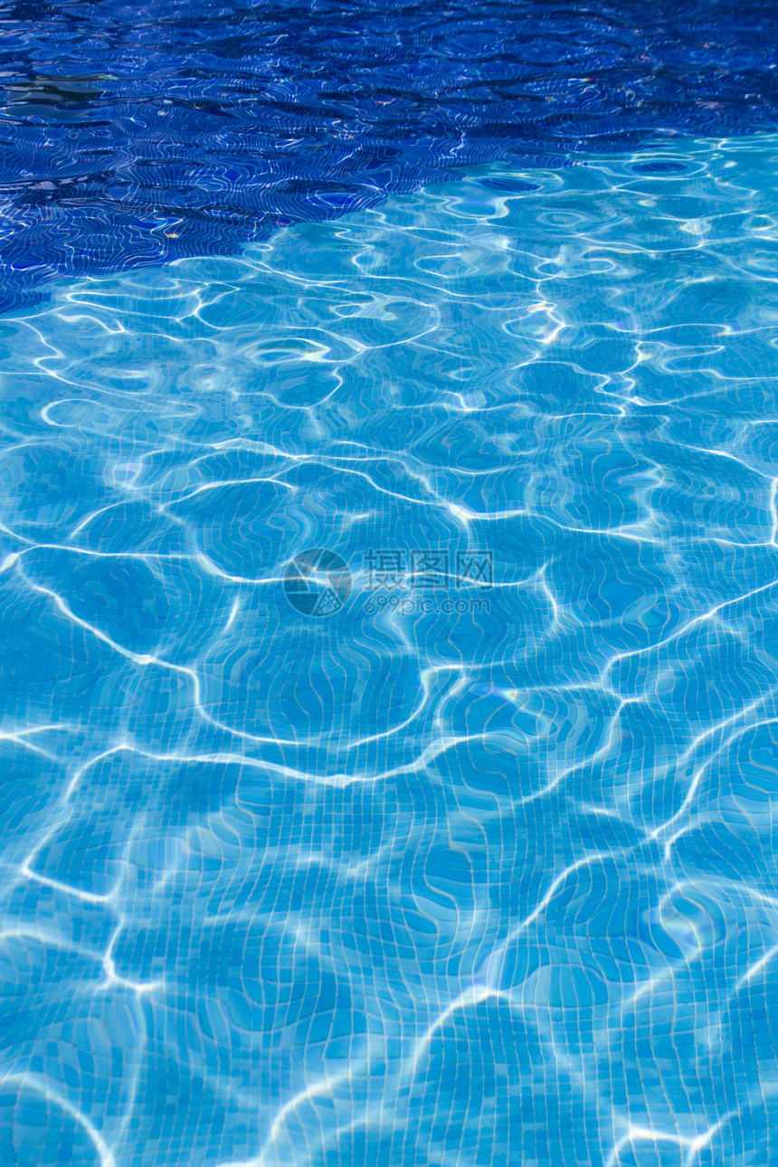 墨西哥度假胜地的游泳池图片