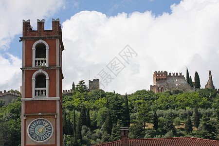 古老的高塔和中世纪城堡的墙壁在图片