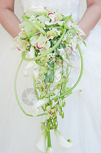 有婚礼花束的新娘图片
