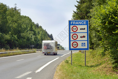 在法国边境通过速度信号图片