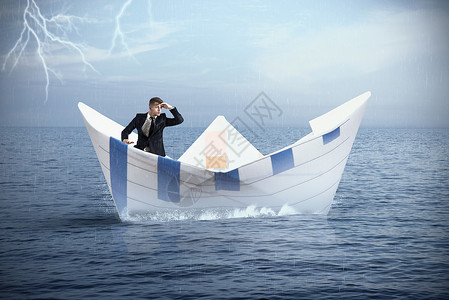 商人在纸船上逃离危机图片