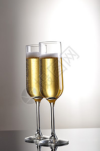 两杯香槟白色图片