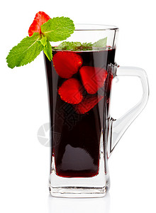 一杯热果茶新鲜薄荷和草莓图片