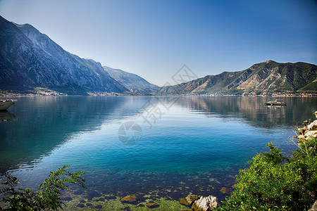 与游艇的海洋风景图片