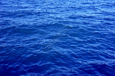 碧波荡漾的海水图片