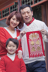 有传统剪纸的家庭背景图片