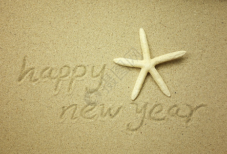 沙滩上的新年贺词图片