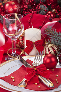 庆祝新年或圣诞节的喜庆餐桌图片
