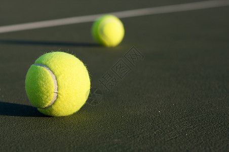 法院的网球赛图片