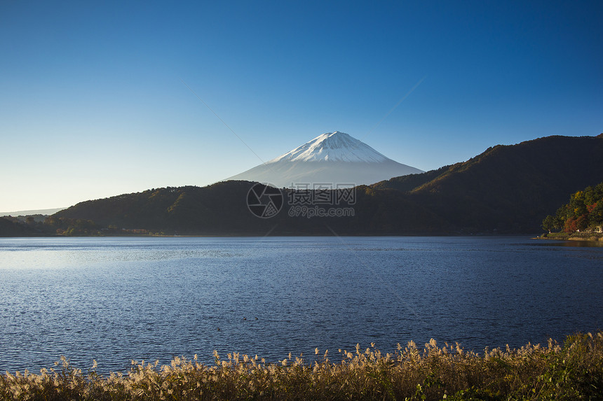 湖景富士山图片