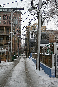 芝加哥附近冬天路上的雪图片