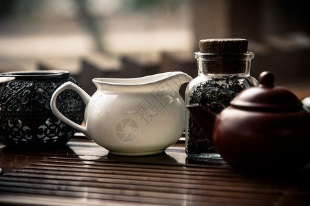 茶道用绿茶瓶和茶壶图片