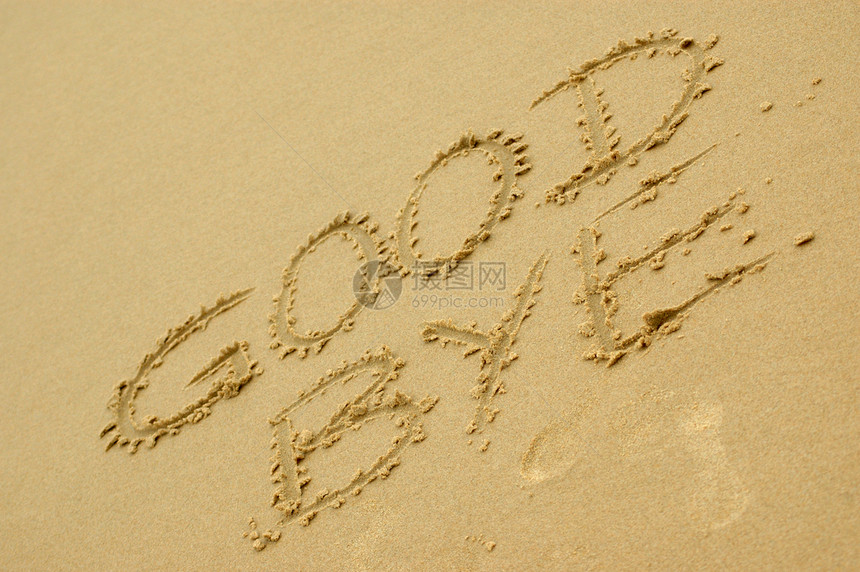 写在沙滩上的再见三个字图片