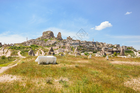 土耳其卡帕多西亚乌奇萨Uchisar一座断石城图片