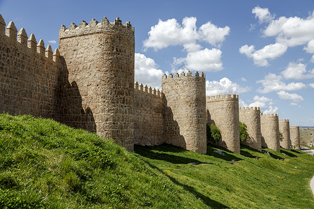 西班牙阿维拉的中世纪城墙教图片